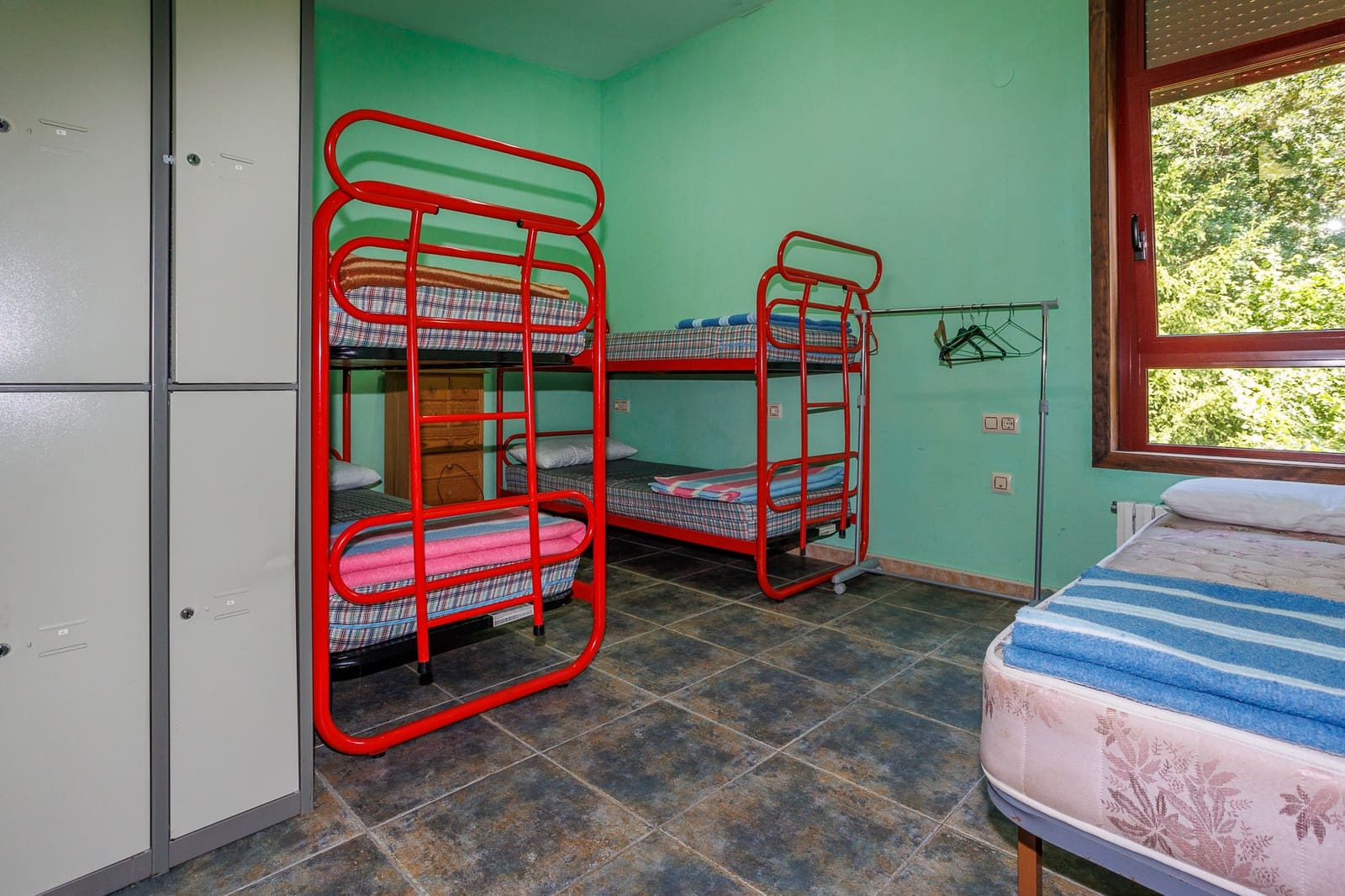 4 soveværelse Virksomhed til salg i Coles med swimmingpool - € 390.000 (Ref: 8781317)