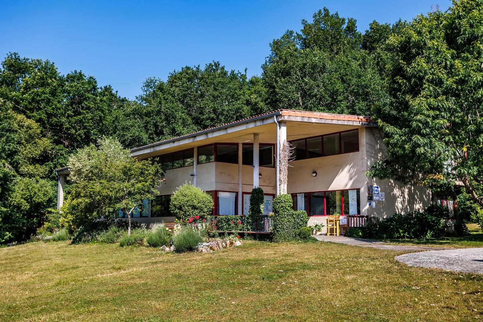 4 soveværelse Virksomhed til salg i Coles med swimmingpool - € 390.000 (Ref: 8781317)