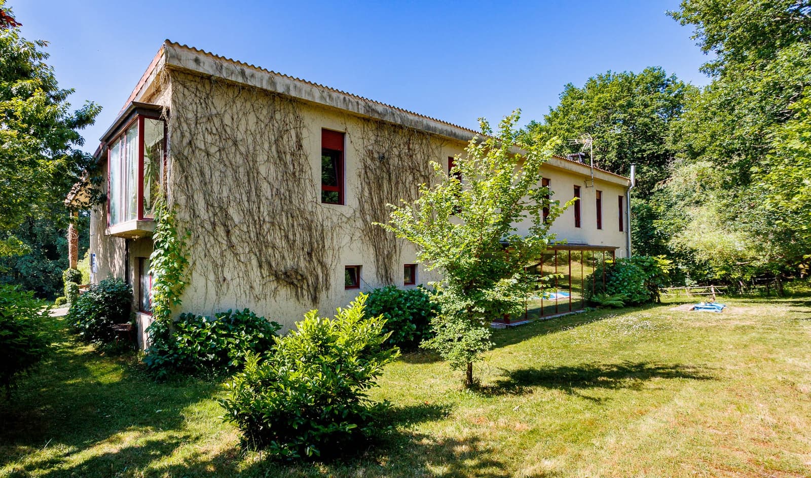 4 soveværelse Virksomhed til salg i Coles med swimmingpool - € 390.000 (Ref: 8781317)