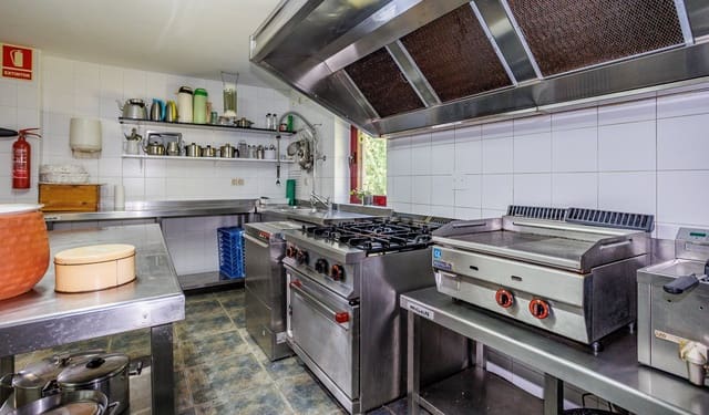 Negocio de 4 habitaciones en Coles en venta con piscina - 390.000 € (Ref: 8781317)