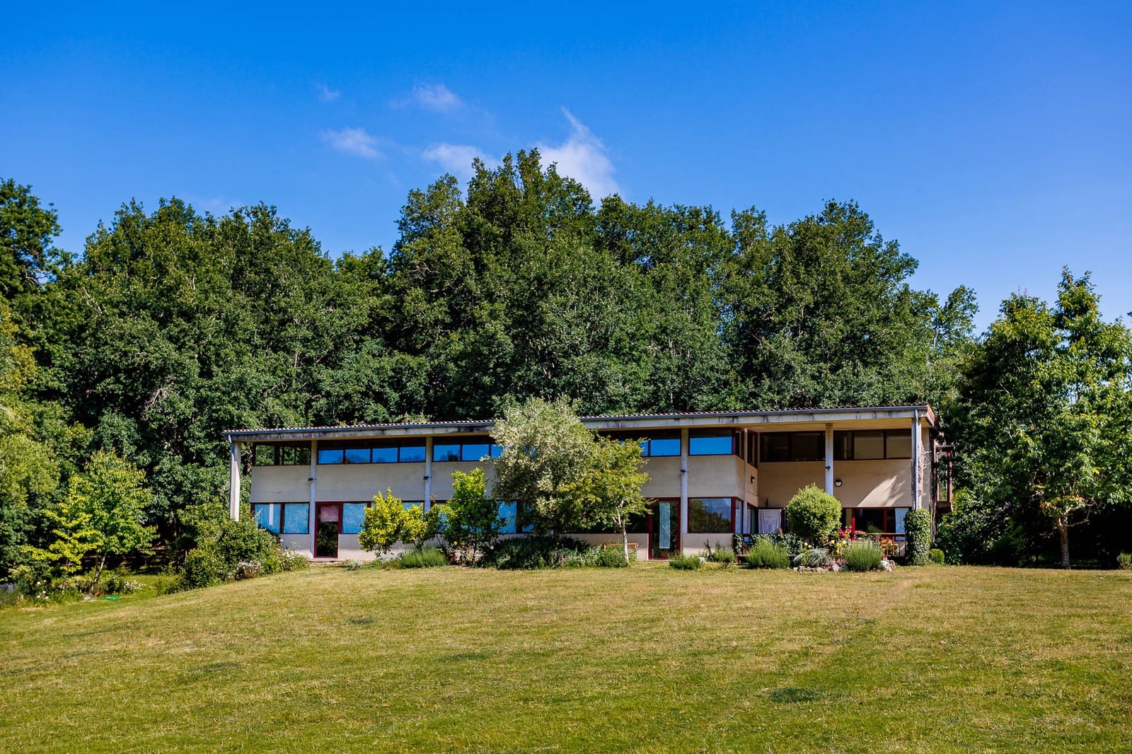 4 soveværelse Virksomhed til salg i Coles med swimmingpool - € 390.000 (Ref: 8781317)