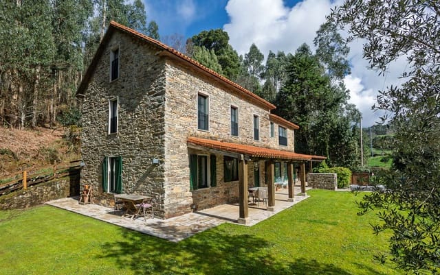 7 bedroom Finca/Country House for sale in Cedeira - € 570,000 (Ref: 8880900)