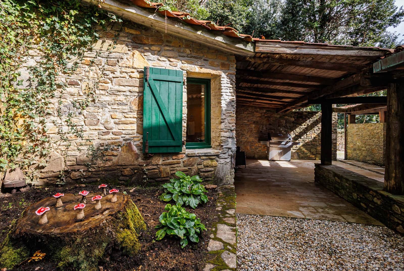 7 bedroom Finca/Country House for sale in Cedeira - € 570,000 (Ref: 8880900)