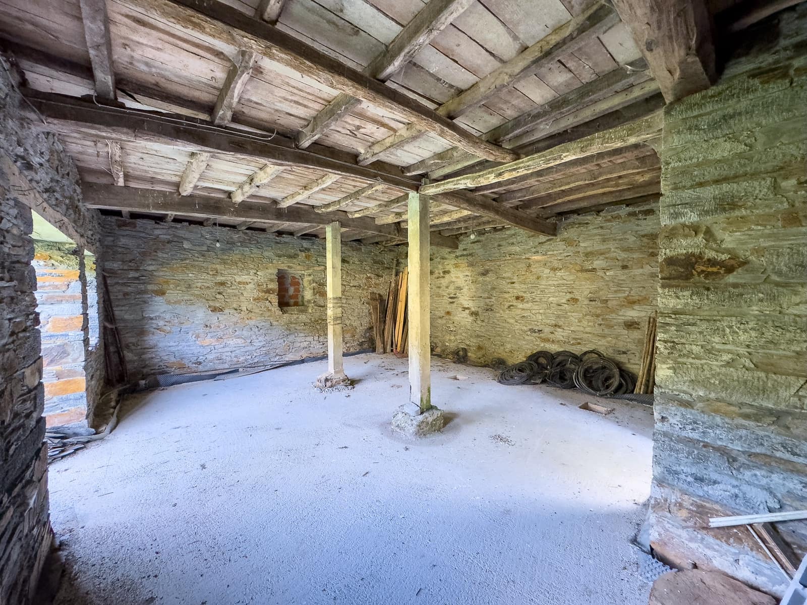 4 soveværelse Finca/Landehus til salg i A Pontenova - € 120.000 (Ref: 8880902)