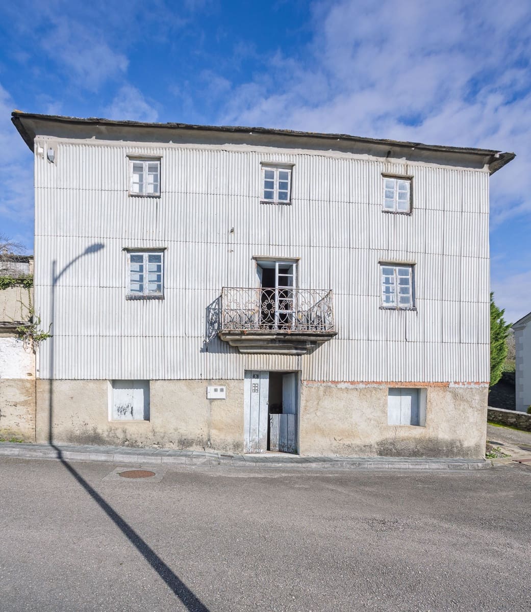 10 bedroom Finca/Country House for sale in Trabada - € 75,000 (Ref: 8882166)