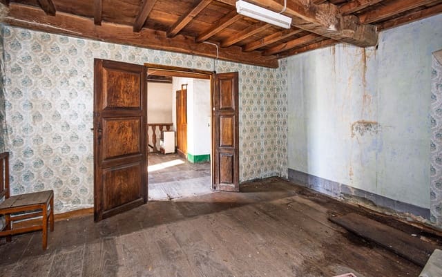 10 bedroom Finca/Country House for sale in Trabada - € 75,000 (Ref: 8882166)