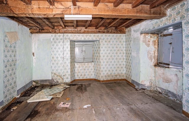 10 bedroom Finca/Country House for sale in Trabada - € 75,000 (Ref: 8882166)