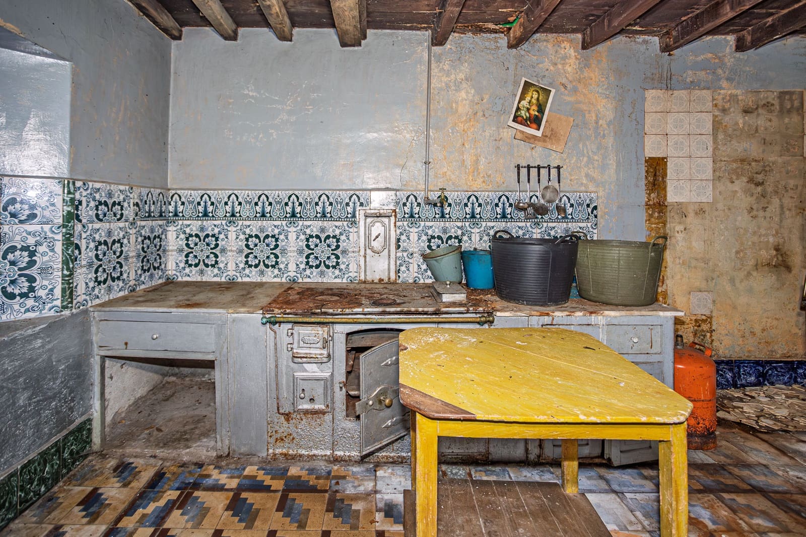 10 bedroom Finca/Country House for sale in Trabada - € 75,000 (Ref: 8882166)