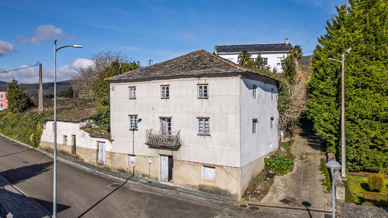 10 bedroom Finca/Country House for sale in Trabada - € 75,000 (Ref: 8882166)