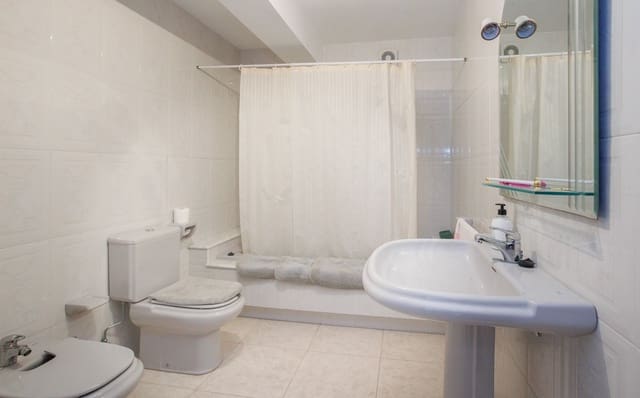 3 bedroom Finca/Country House for sale in Outes - € 349,000 (Ref: 8936005)