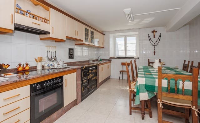 3 makuuhuone Maalaistalo myytävänä paikassa Outes - 319 000 € (Ref: 8936005)