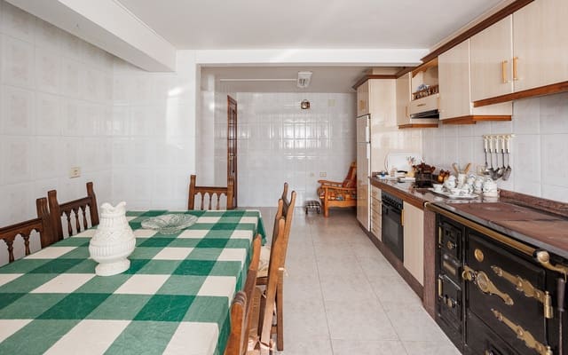 3 makuuhuone Maalaistalo myytävänä paikassa Outes - 319 000 € (Ref: 8936005)