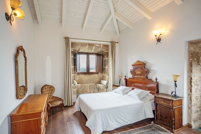 5 bedroom Finca/Country House for sale in A Laracha - € 495,000 (Ref: 8942152)