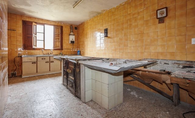 3 makuuhuone Maalaistalo myytävänä paikassa Outeiro de Rei mukana 
autotalli - 60 000 € (Ref: 8953143)