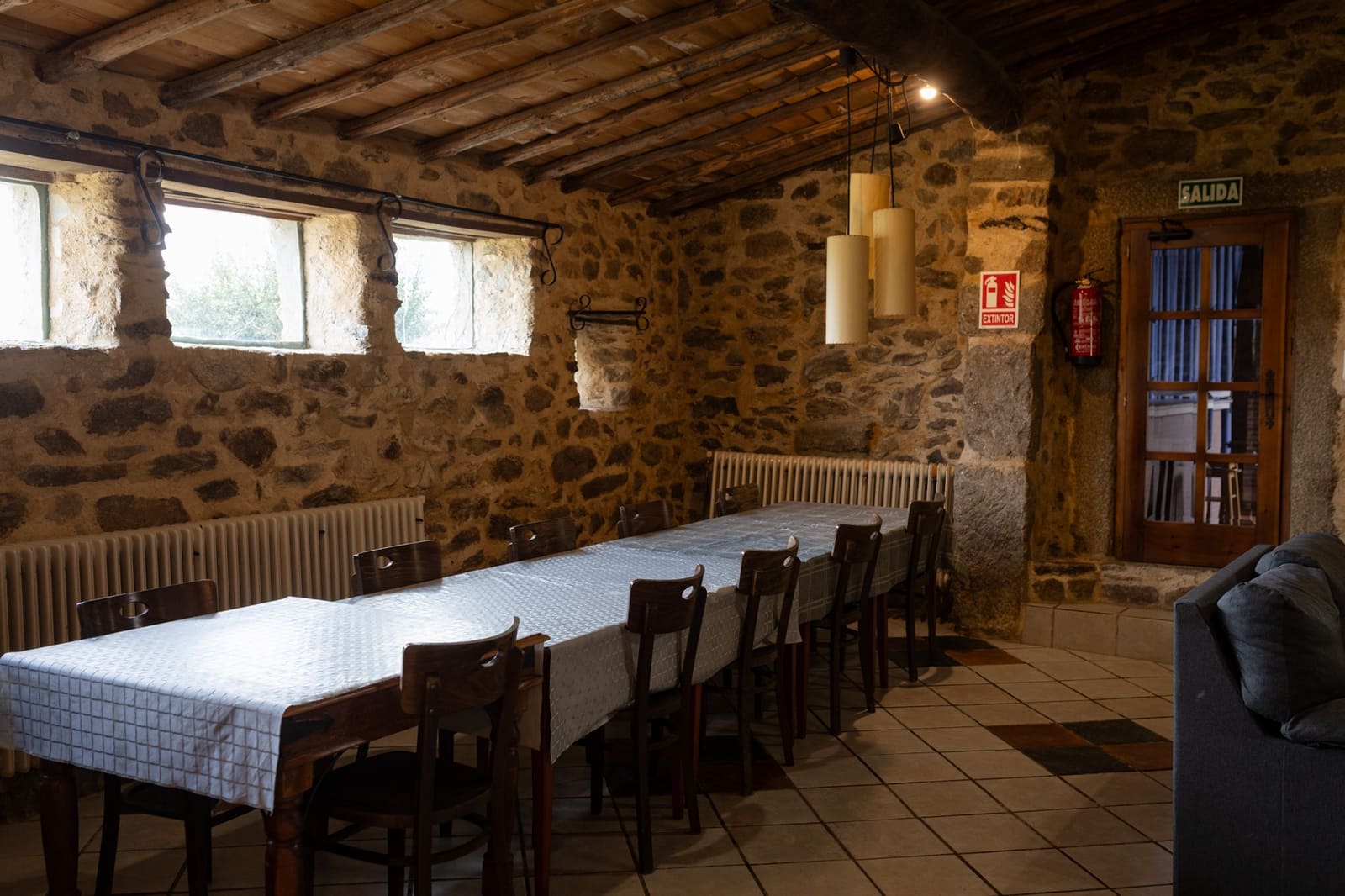 18 bedroom Business for sale in Fonfria with pool - € 350,000 (Ref: 8964350)