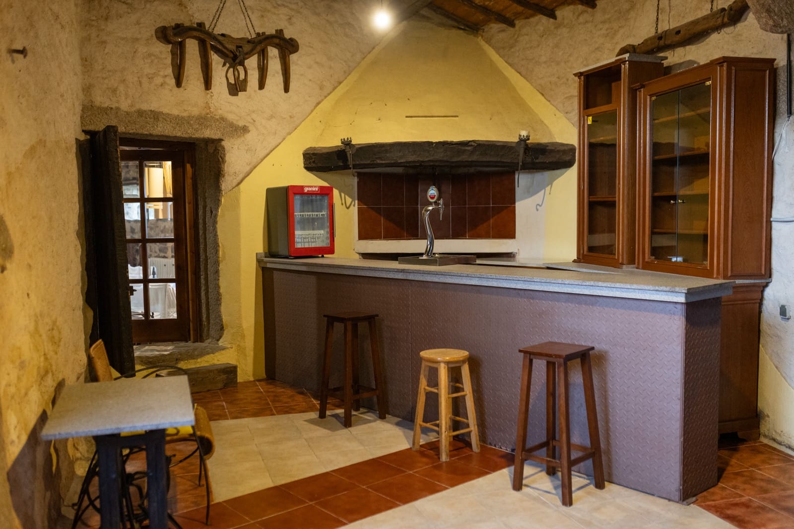 18 bedroom Business for sale in Fonfria with pool - € 350,000 (Ref: 8964350)