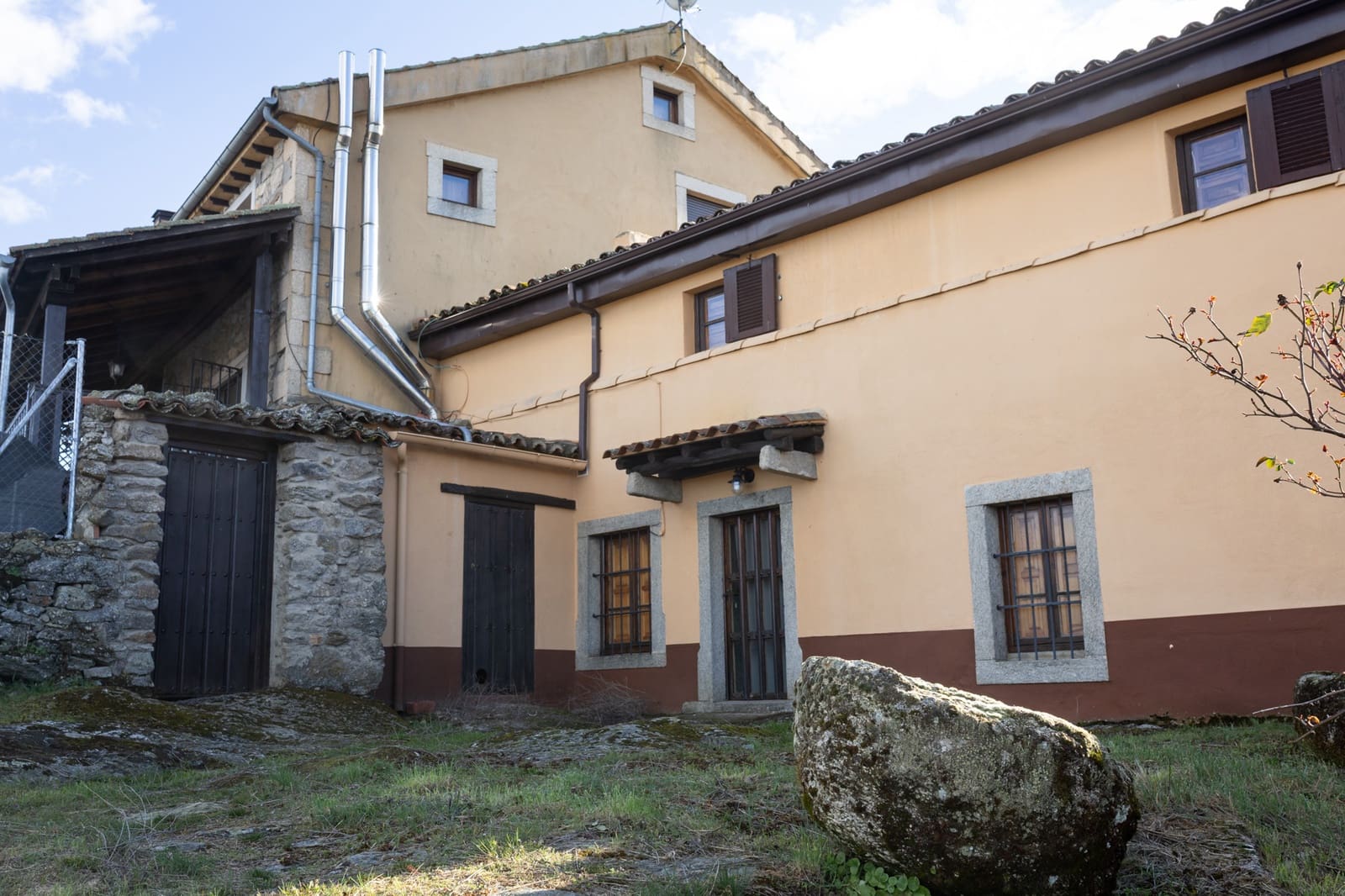 18 bedroom Business for sale in Fonfria with pool - € 350,000 (Ref: 8964350)