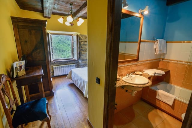 7 bedroom Business for sale in Santa Eulalia de Oscos - € 490,000 (Ref: 8982711)