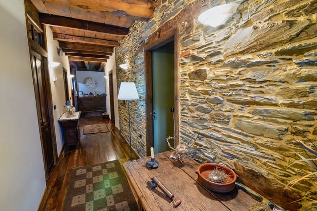 7 bedroom Business for sale in Santa Eulalia de Oscos - € 490,000 (Ref: 8982711)