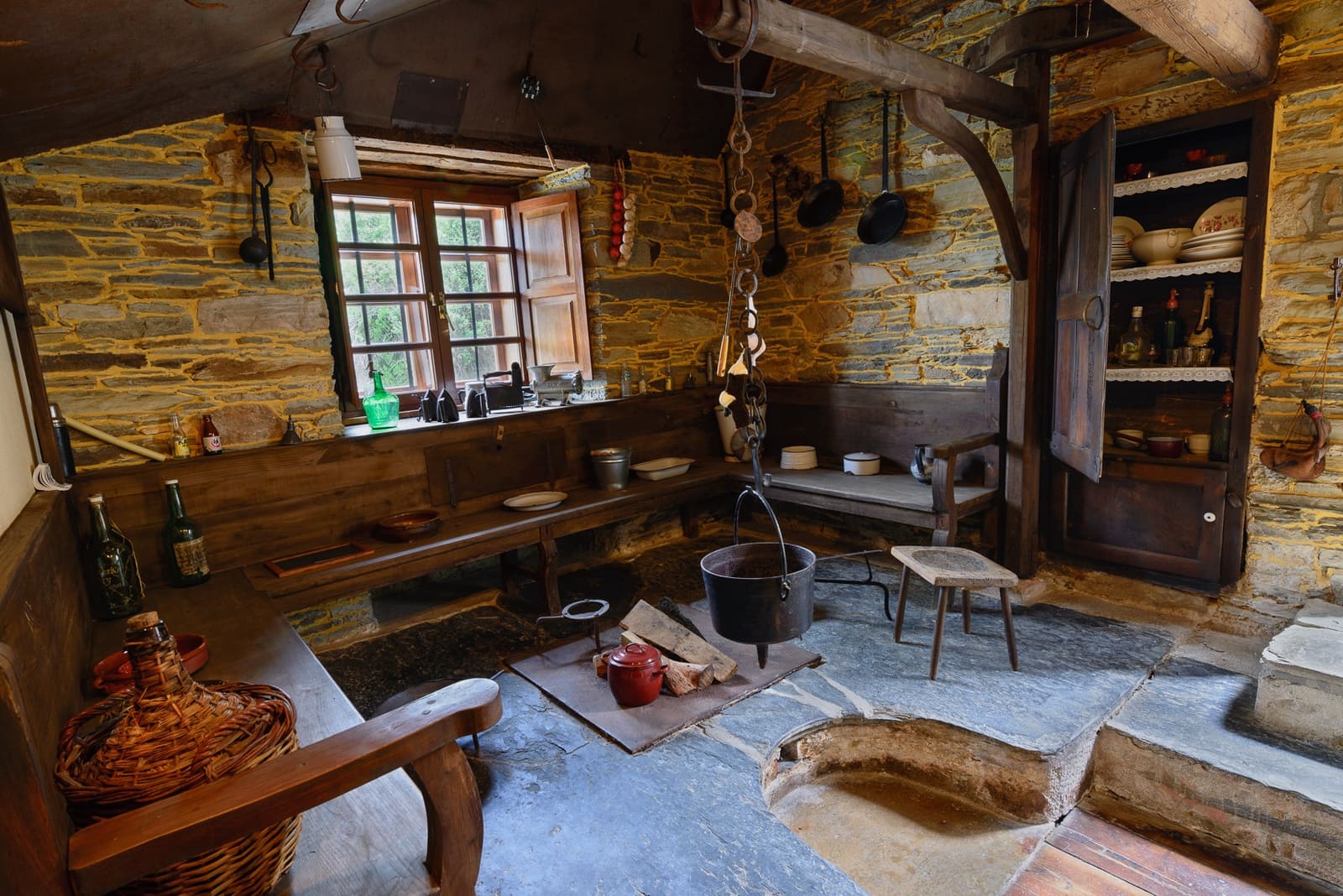 7 soveværelse Virksomhed til salg i Santa Eulalia de Oscos - € 490.000 (Ref: 8982711)