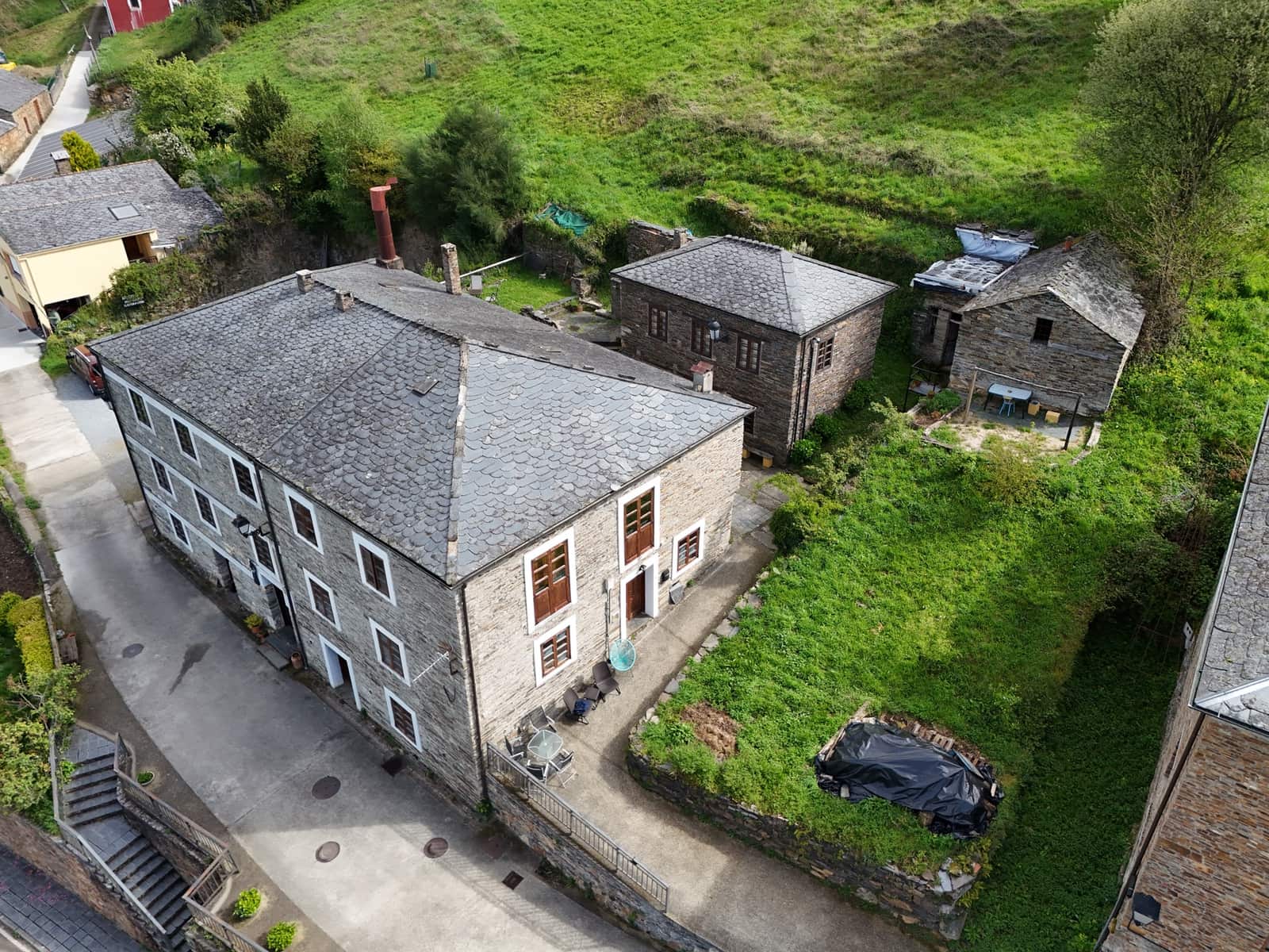 7 soveværelse Virksomhed til salg i Santa Eulalia de Oscos - € 490.000 (Ref: 8982711)