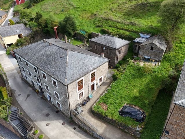 7 bedroom Business for sale in Santa Eulalia de Oscos - € 490,000 (Ref: 8982711)