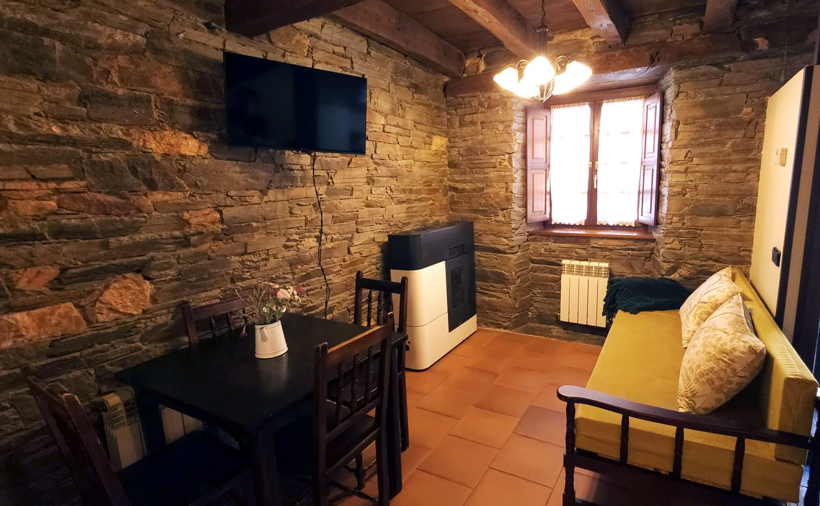 7 soveværelse Virksomhed til salg i Santa Eulalia de Oscos - € 490.000 (Ref: 8982711)