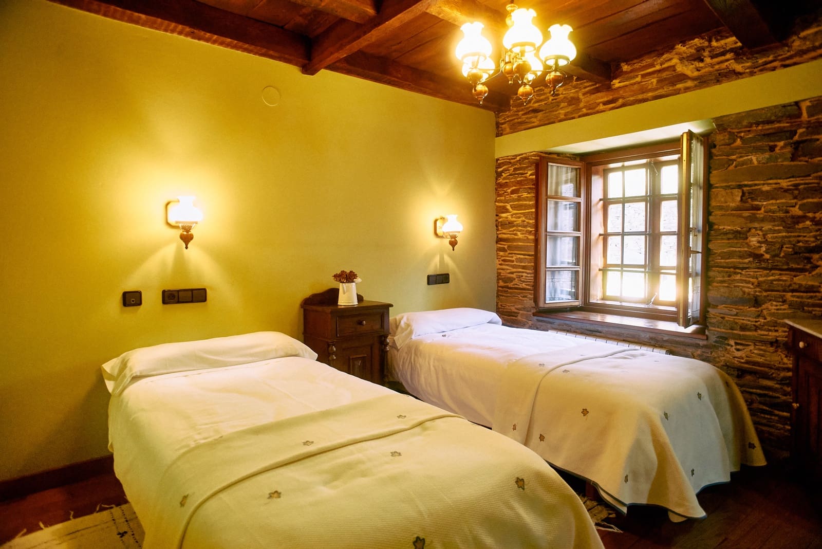 7 soveværelse Virksomhed til salg i Santa Eulalia de Oscos - € 490.000 (Ref: 8982711)