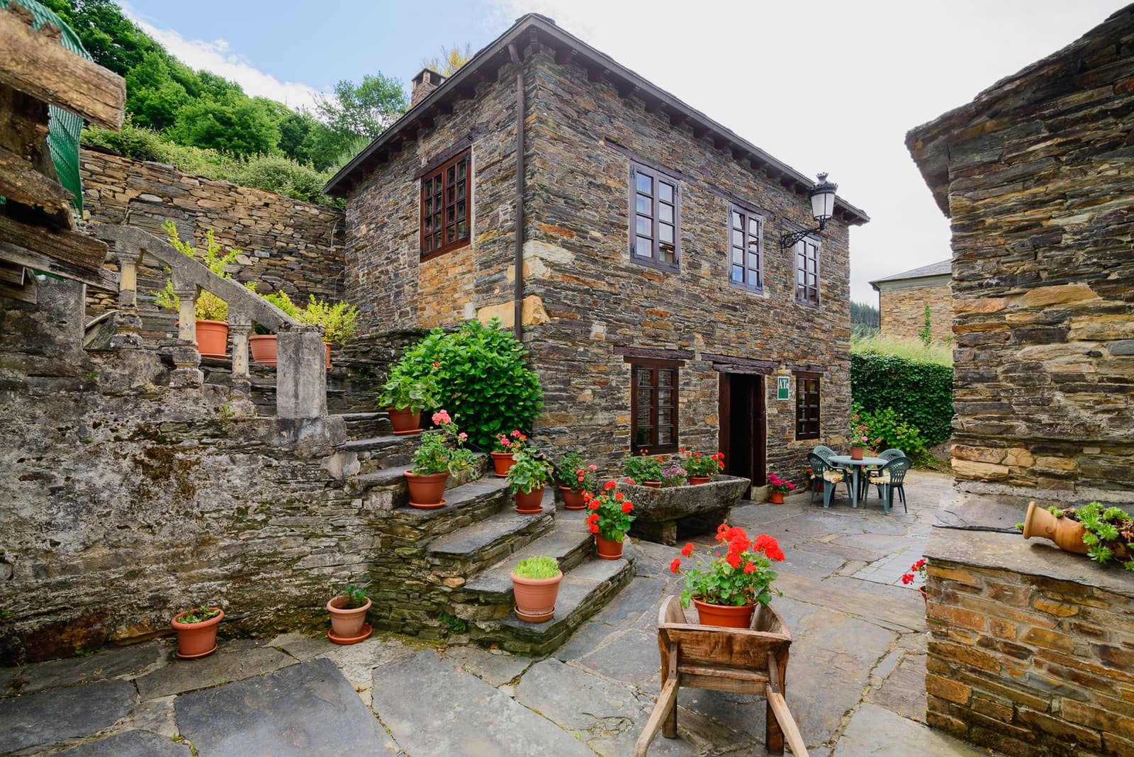 7 soverom Bedrift til salgs i Santa Eulalia de Oscos med garasje - € 490 000 (Ref: 8982711)