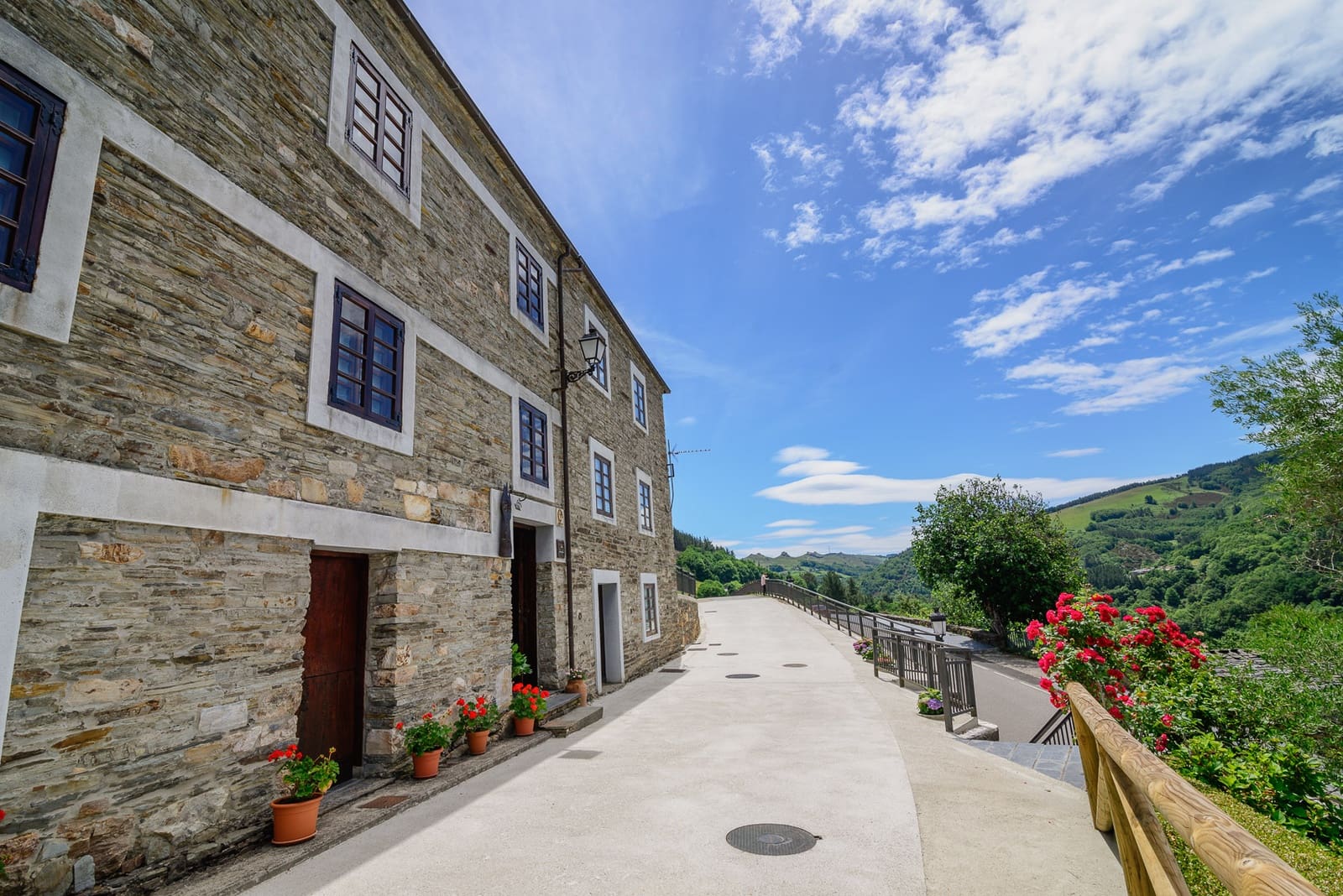 7 soverom Bedrift til salgs i Santa Eulalia de Oscos med garasje - € 490 000 (Ref: 8982711)