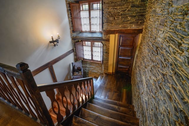 7 bedroom Business for sale in Santa Eulalia de Oscos with garage - € 490,000 (Ref: 8982711)
