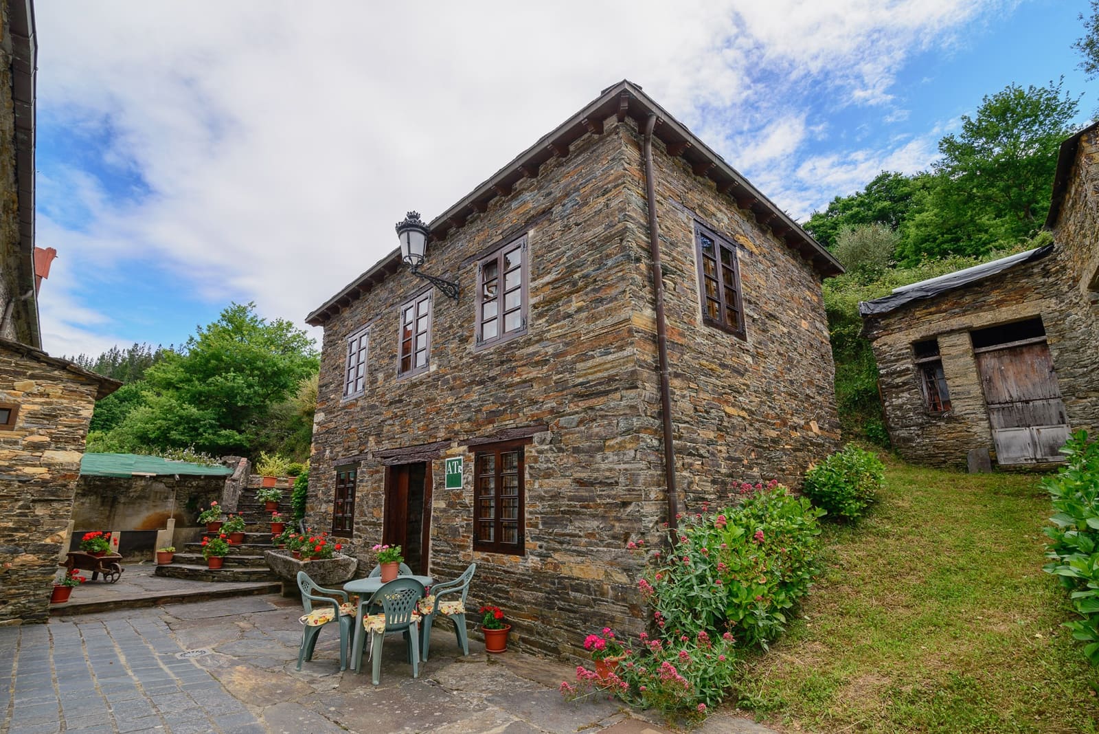 7 soverom Bedrift til salgs i Santa Eulalia de Oscos med garasje - € 490 000 (Ref: 8982711)