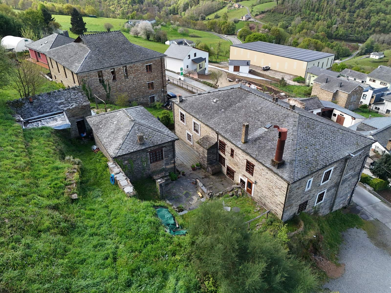 7 soverom Bedrift til salgs i Santa Eulalia de Oscos med garasje - € 490 000 (Ref: 8982711)