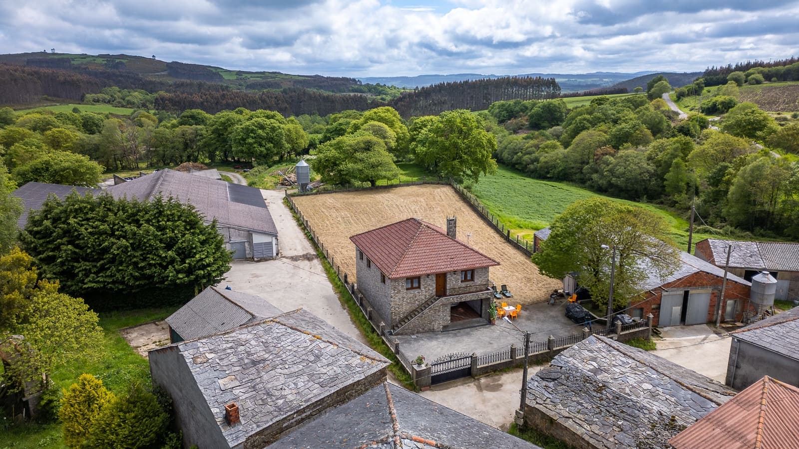3 soveværelse Finca/Landehus til salg i Palas de Rei med garage - € 180.000 (Ref: 9006589)