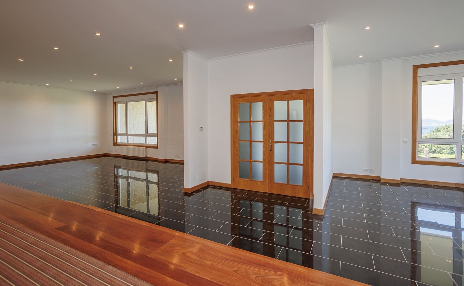 6 bedroom Finca/Country House for sale in Poio with garage - € 1,750,000 (Ref: 9019215)