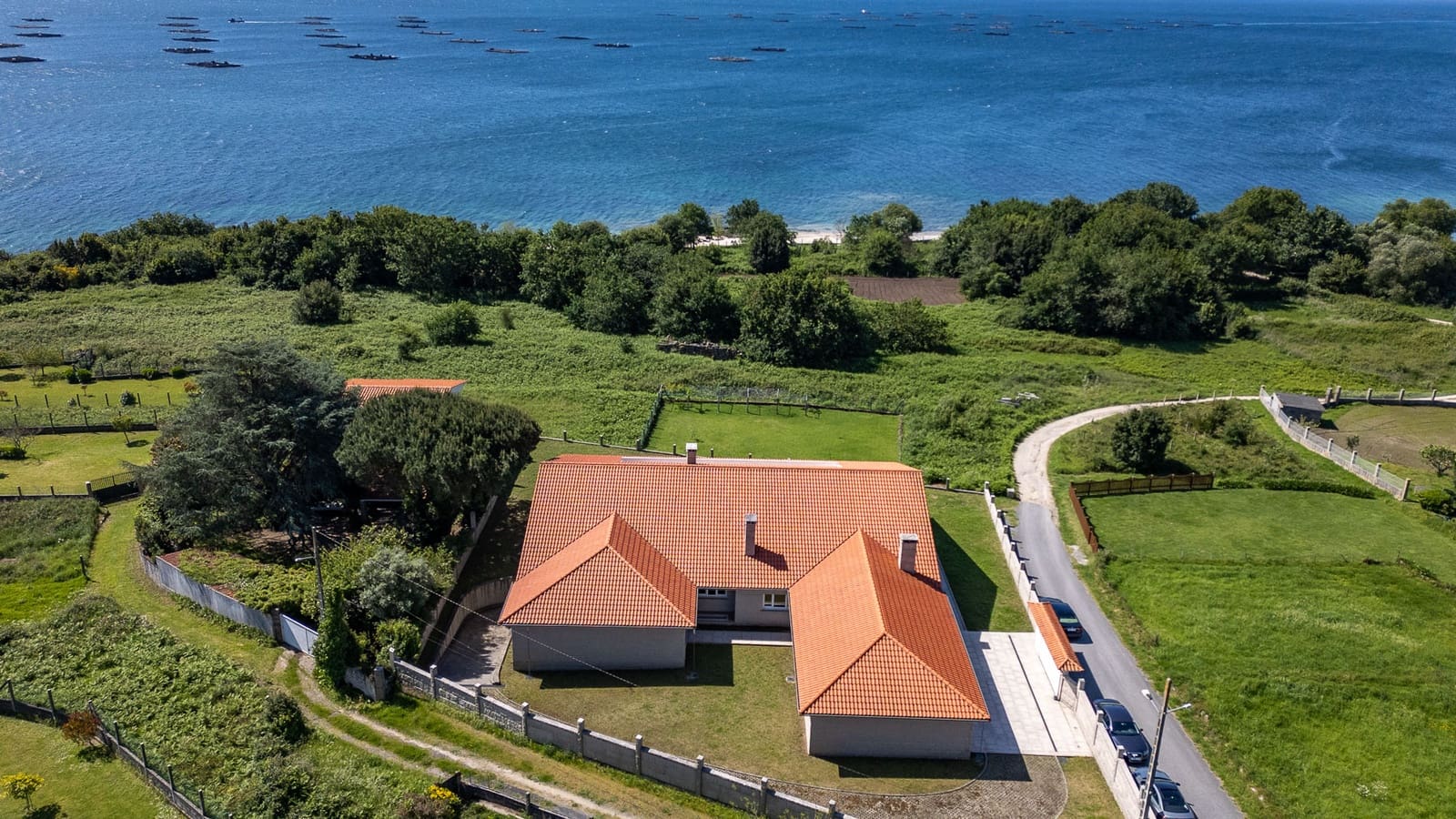 6 bedroom Finca/Country House for sale in Poio with garage - € 1,750,000 (Ref: 9019215)