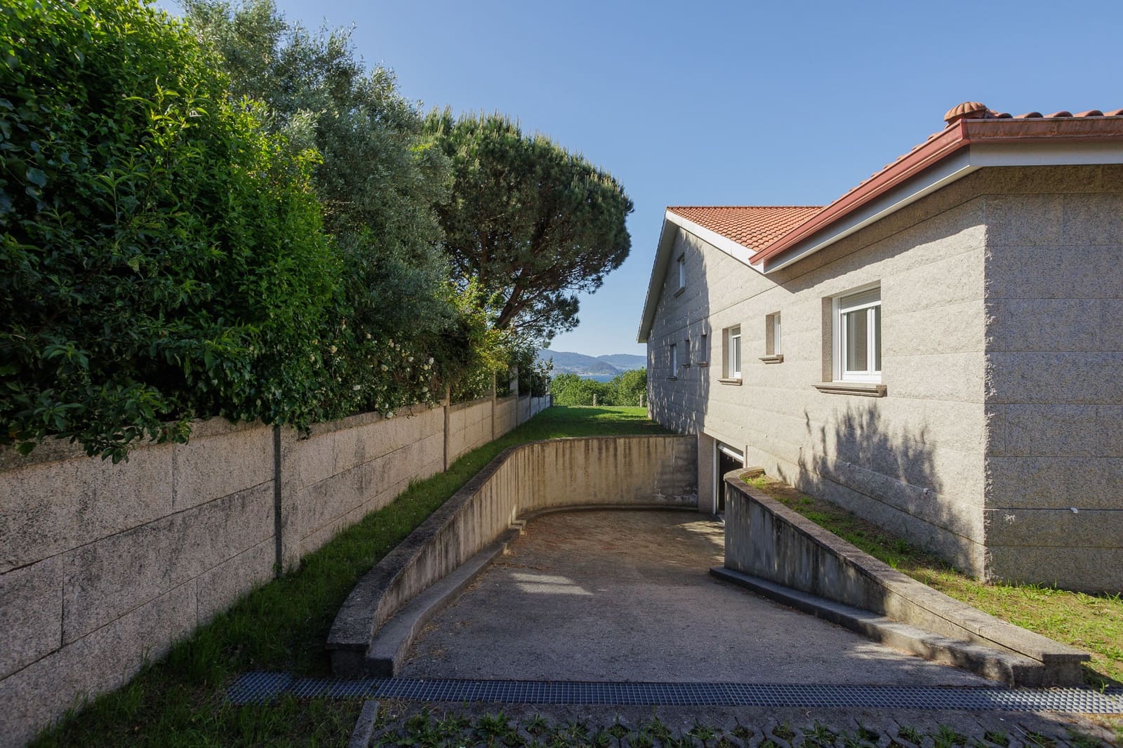 6 bedroom Finca/Country House for sale in Poio with garage - € 1,750,000 (Ref: 9019215)