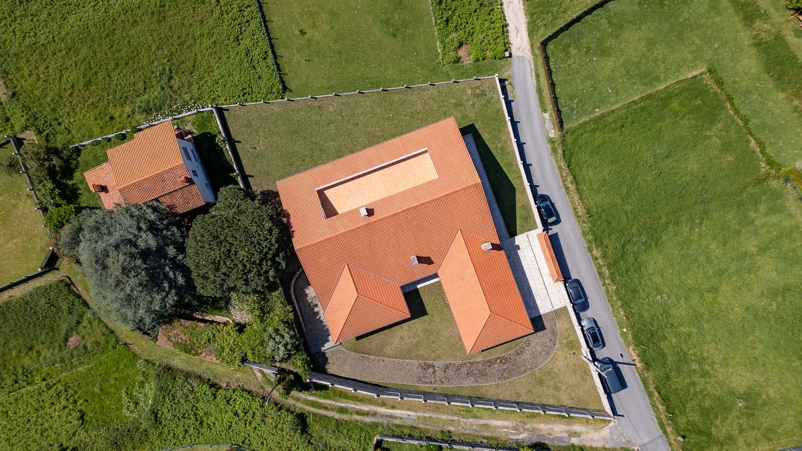 6 bedroom Finca/Country House for sale in Poio with garage - € 1,750,000 (Ref: 9019215)