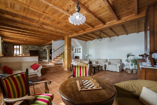 7 bedroom Business for sale in Coristanco with pool - € 500,000 (Ref: 9076871)