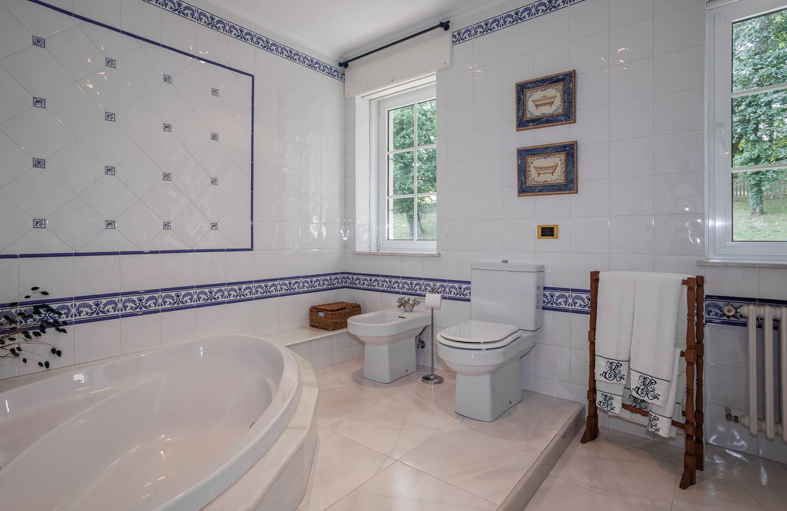 5 soveværelse Finca/Landehus til salg i Lugo by med swimmingpool - € 590.000 (Ref: 9082649)