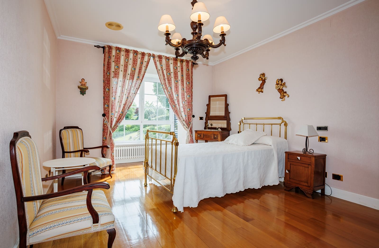 5 soveværelse Finca/Landehus til salg i Lugo by med swimmingpool - € 590.000 (Ref: 9082649)