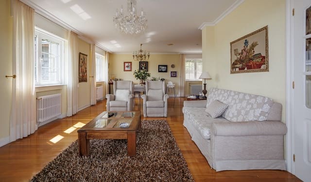 5 soveværelse Finca/Landehus til salg i Lugo by med swimmingpool - € 590.000 (Ref: 9082649)