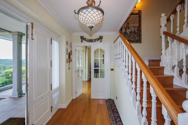 5 soveværelse Finca/Landehus til salg i Lugo by med swimmingpool - € 590.000 (Ref: 9082649)