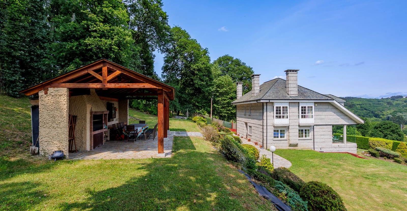 5 soveværelse Finca/Landehus til salg i Lugo by med swimmingpool - € 590.000 (Ref: 9082649)