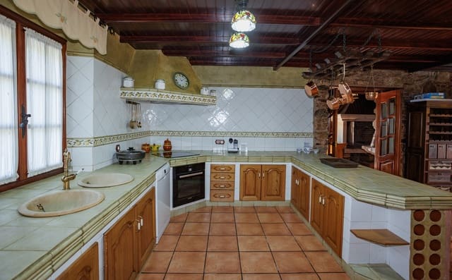 3 quarto Quinta/Casa Rural para venda em Cospeito com piscina - 675 000 € (Ref: 9131694)