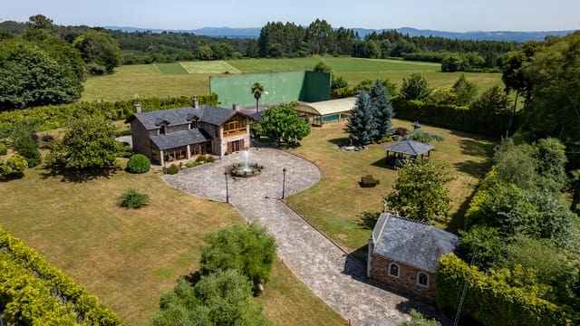 3 quarto Quinta/Casa Rural para venda em Cospeito com piscina - 675 000 € (Ref: 9131694)