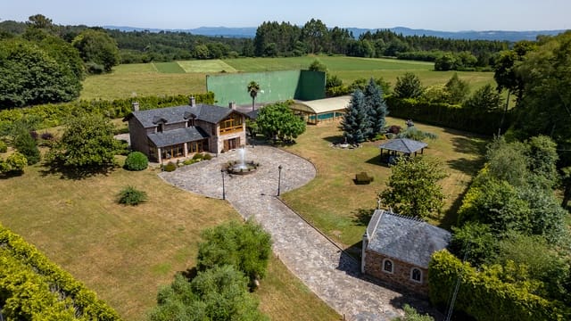 3 quarto Quinta/Casa Rural para venda em Cospeito com piscina - 675 000 € (Ref: 9131694)