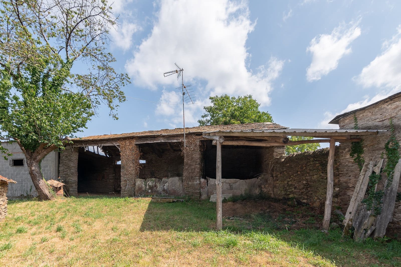 3 soverom Finca/Herregård til salgs i Lugo by - € 120 000 (Ref: 9160124)