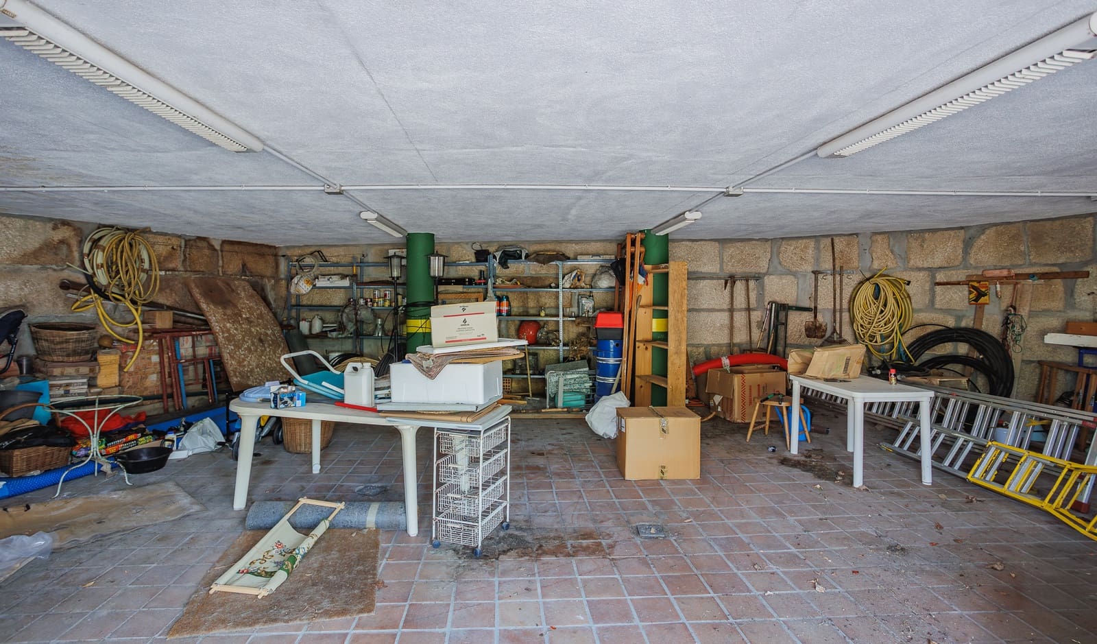 5 soveværelse Finca/Landehus til salg i Ourense by med swimmingpool - € 890.000 (Ref: 9189696)