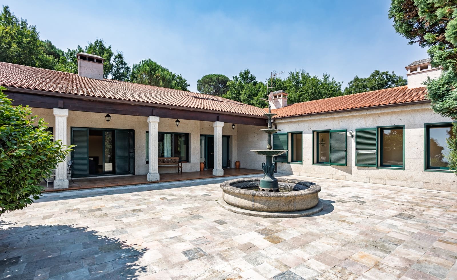 5 soveværelse Finca/Landehus til salg i Ourense by med swimmingpool - € 890.000 (Ref: 9189696)